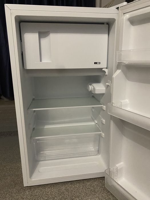 Frigider folosit doar o lună