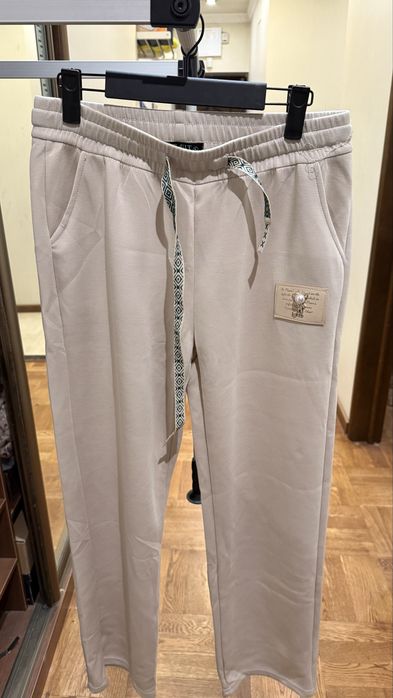 Теплая брюка новый за 5000 тг