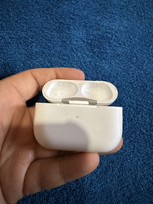 Продам оригинал кейс airpods pro