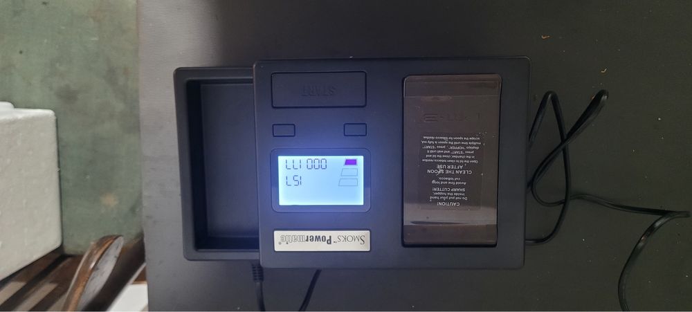 Aparat electric pentru rulat tigari