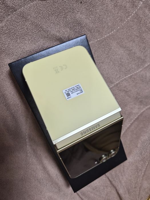 Samsung galaxy flip 6