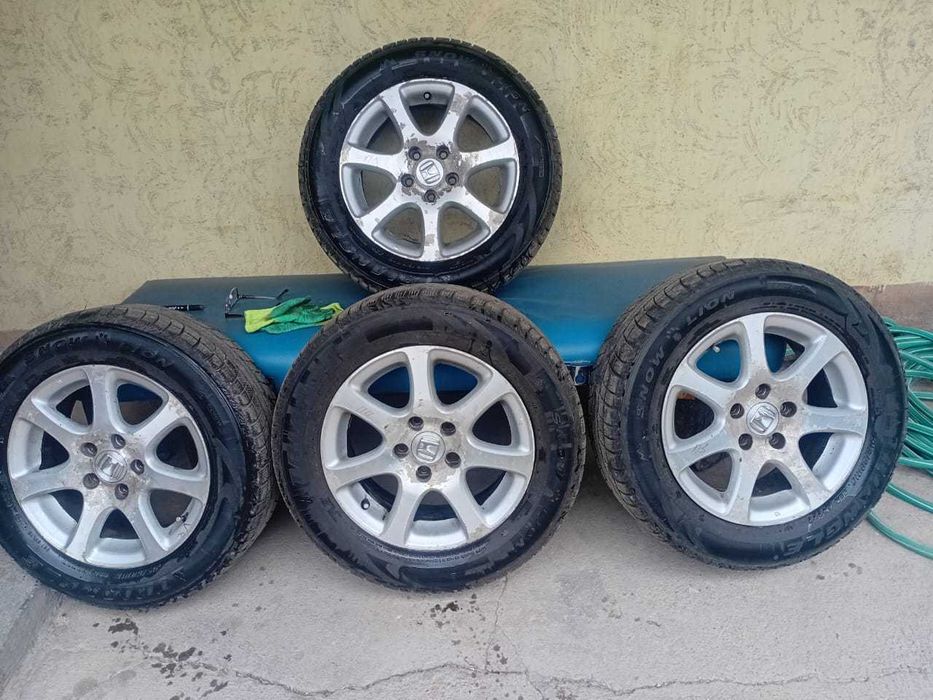 Зимняя резина размер 215/60 R16.