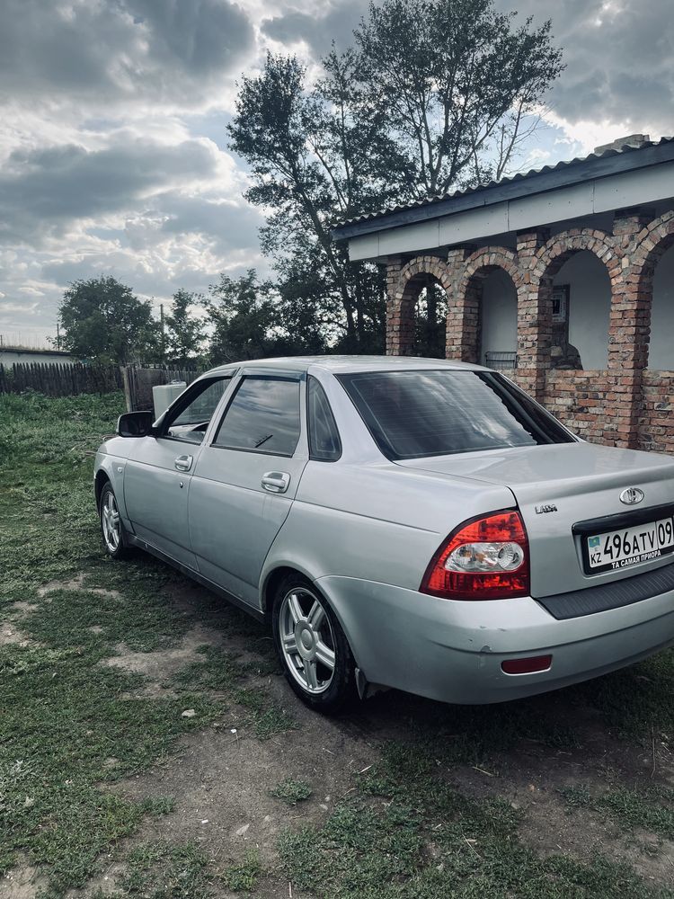 Продаю, Приору в хорошем состачний