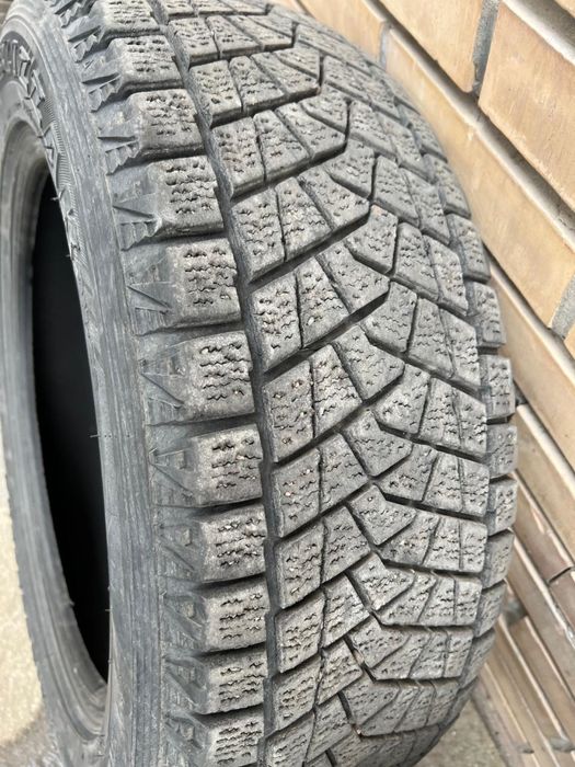 Продам шины зимние Bridgestone 15000 тг