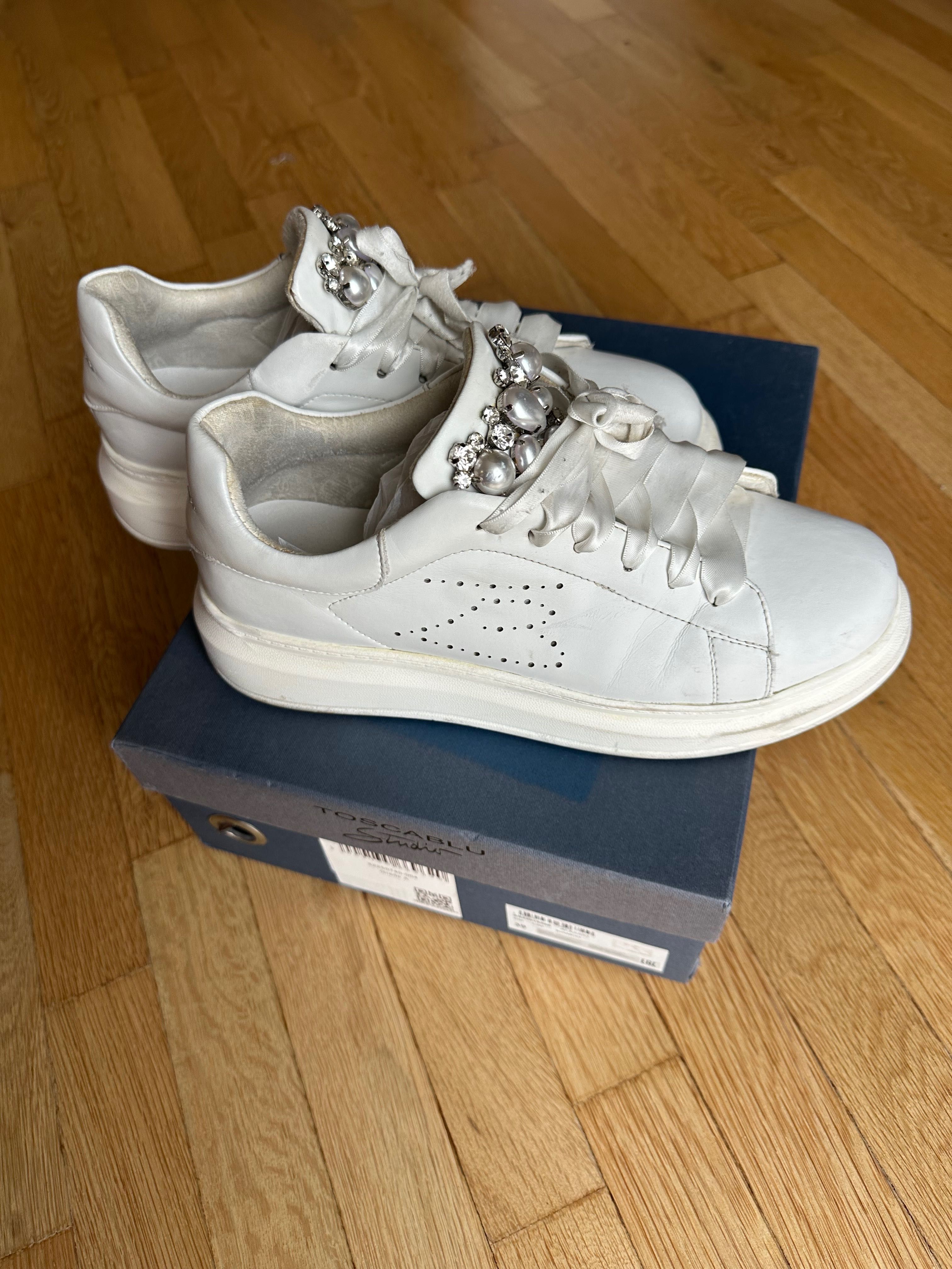 Off white , Toscablue