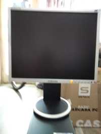 De vânzare unitate PC + monitor