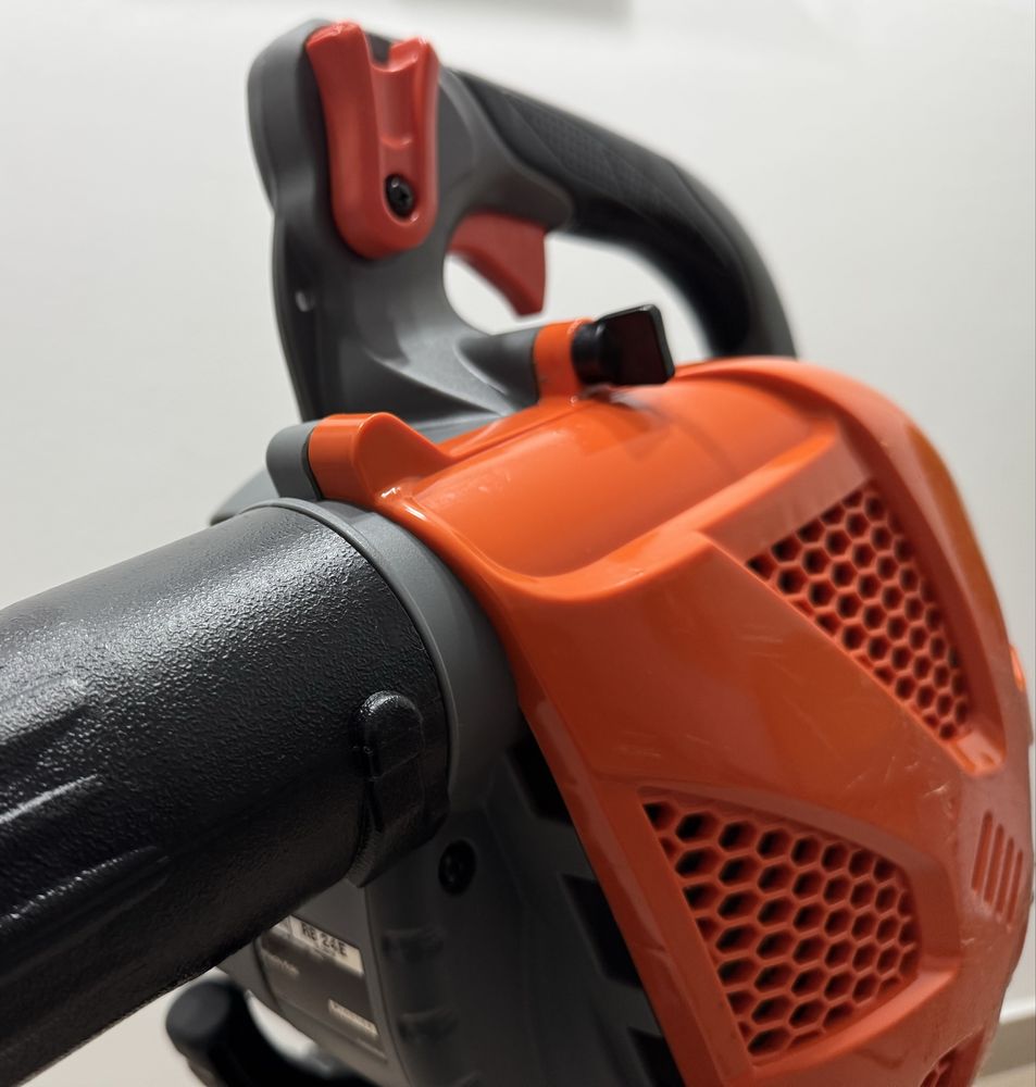 Suflanta Hitachi pentru frunze