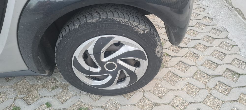 Jante tablă cu anvelope iarnă+ capace