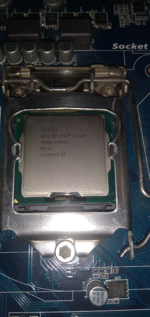 Vând procesor Intel Core i5 3330