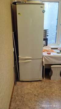Продам холодильник Атлант. Двухкомпрессорный.