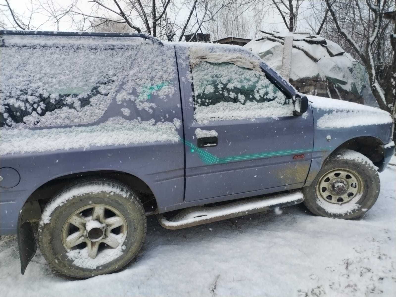 Vand Opel Frontera B Sport offroad, model 1995, 1.9 benzină
