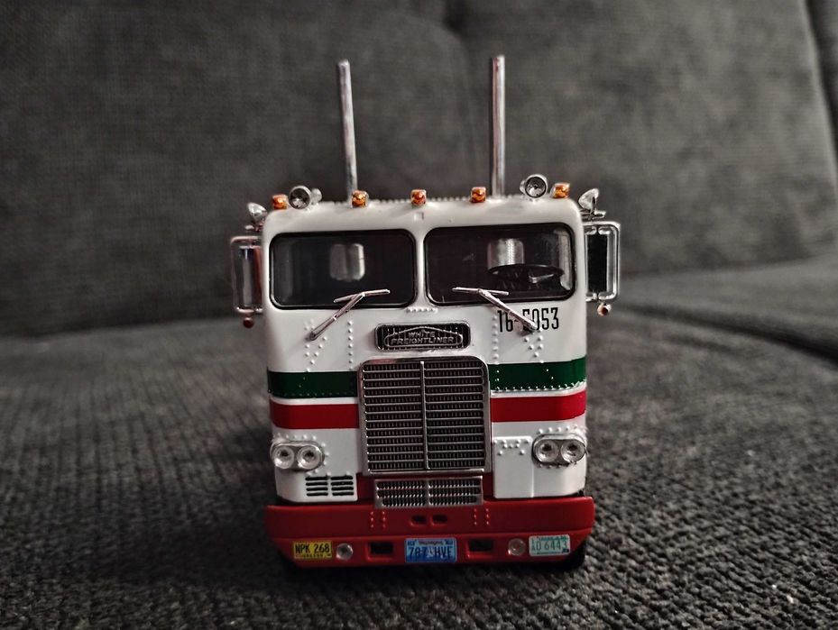 Америкнски камион Freightliner COE (1966) "C.E." , Полуремарке , 1:43