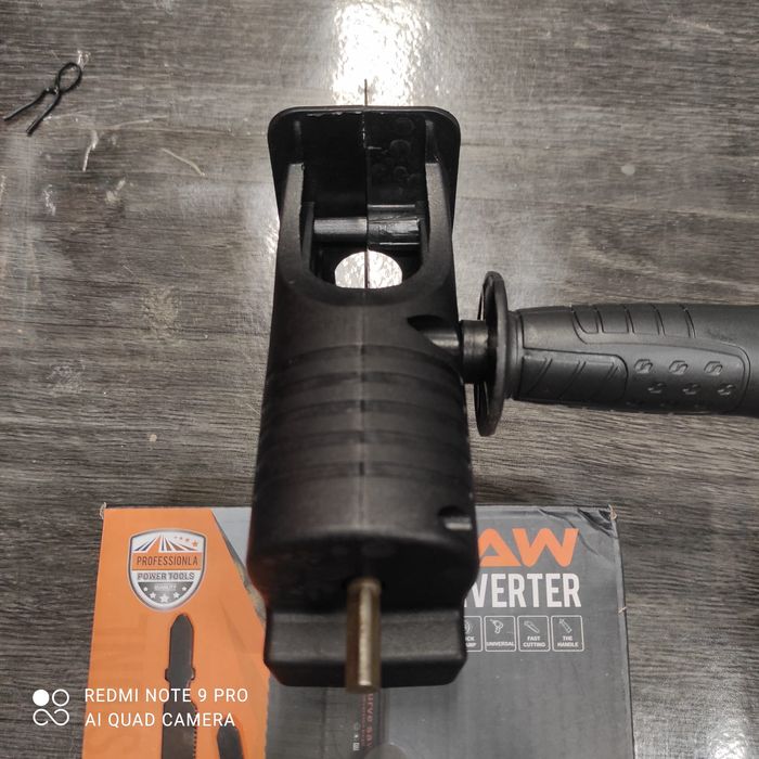 Adaptor bormasina tip fierastrau pendular