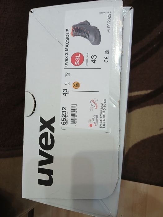 Работни обувки UVEX