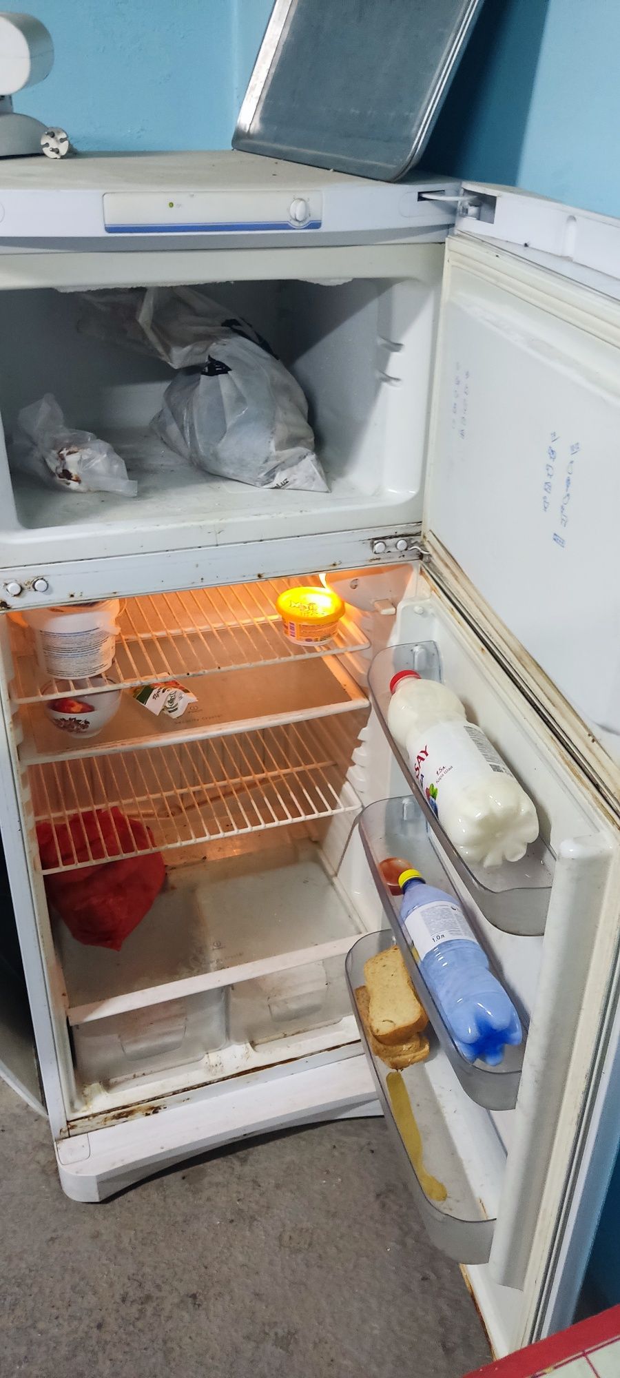 Холодильник Indesit