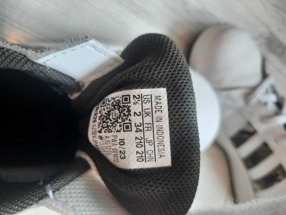 Детски маратонки Adidas.