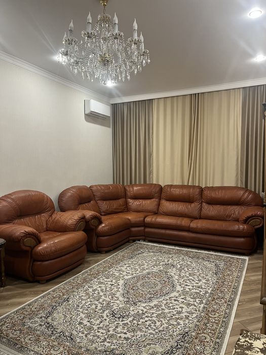 Кожаный диван и 1 кресло. СРОЧНО