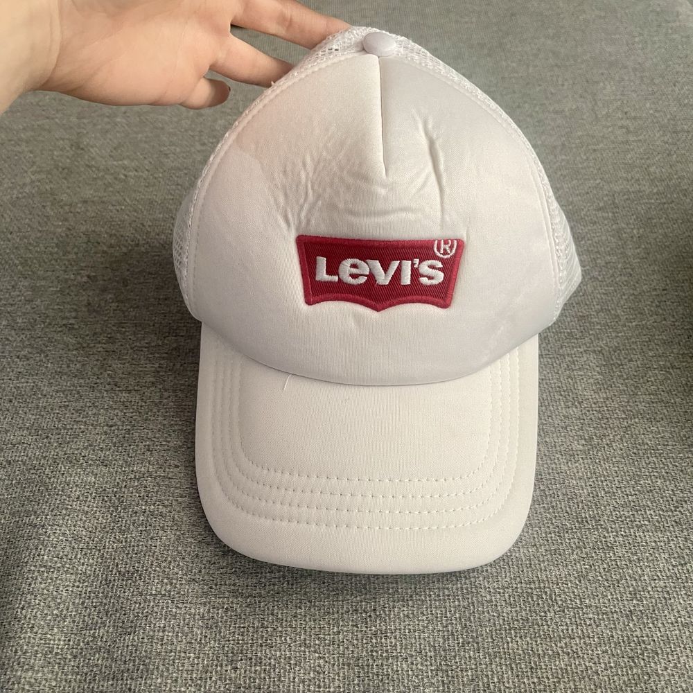 Шапки  Ivy park , Levi’s, Smiley