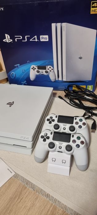 Playstation 4 Pro 1TB + 2 джойстика + Станция за зареждане + 3 игри