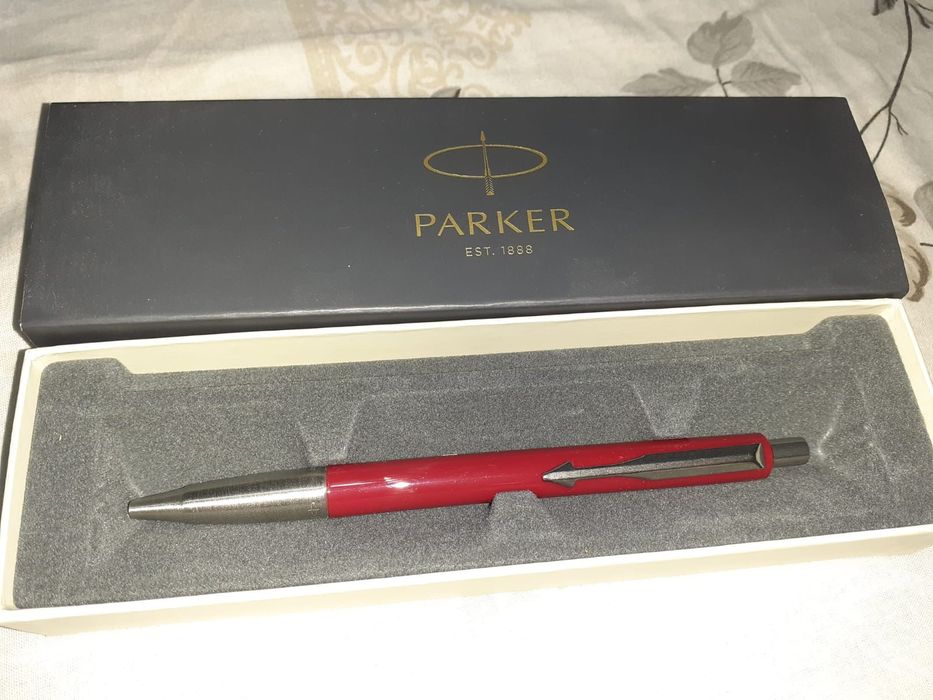 Pix Parker nou in cutie