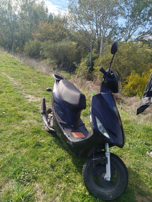 Vând scuter 49cc