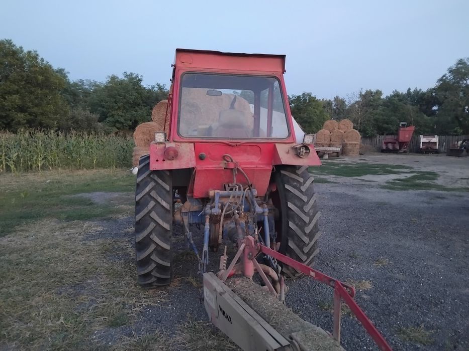 Vând tractor u650 cu plug