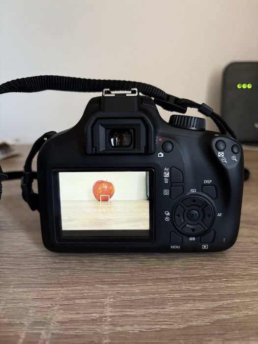 Canon EOS 4000D с обектив EFS 18-55mm – Отлично състояние