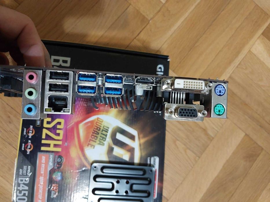 AMD Ryzen 5 3600 + Gigabyte B450M S2H