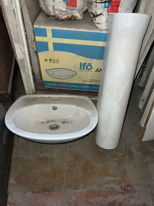 Раковина белая для ванны