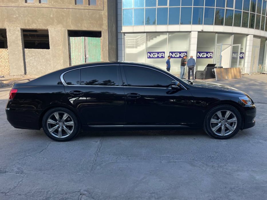 Продается автомобил LEXUS GS 300