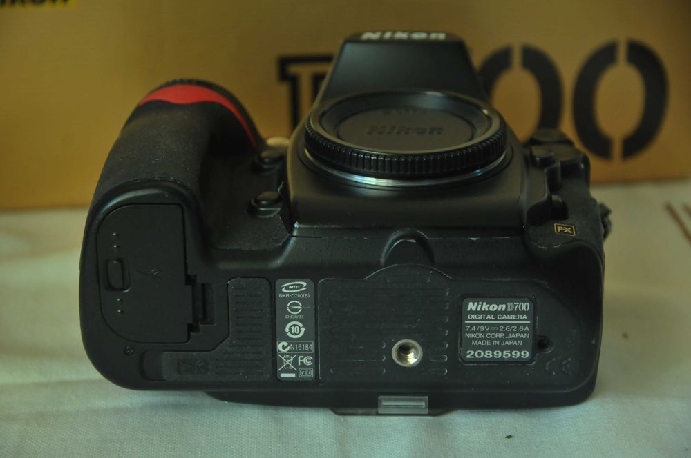 Продавам в отлично състояние фотоапарат Nikon D 700
