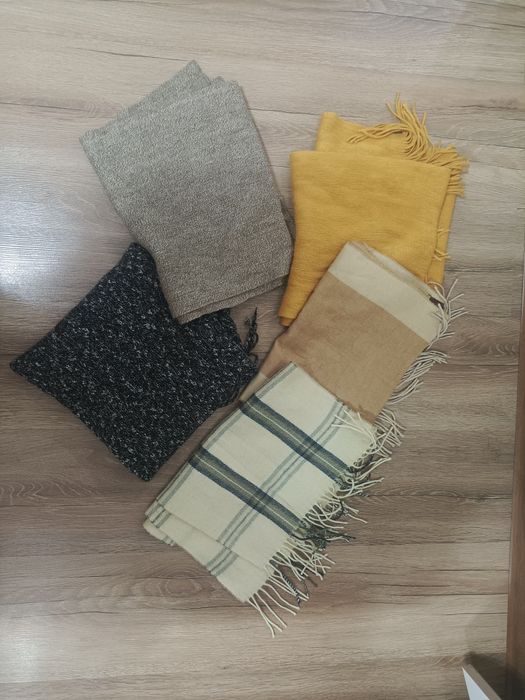 Теплые фирменные шарфы