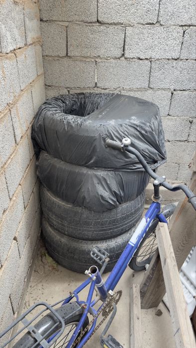 Продается зимние шины 215/55/17