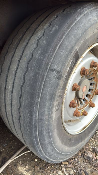 Vînd semiremorcă transport buștian.