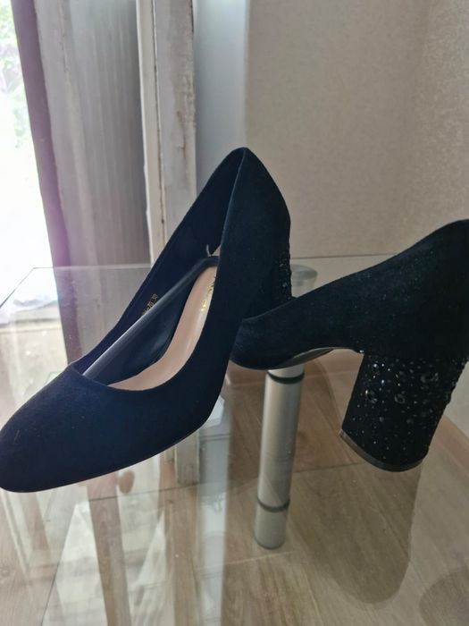 Продаю новые туфли 37 размер.