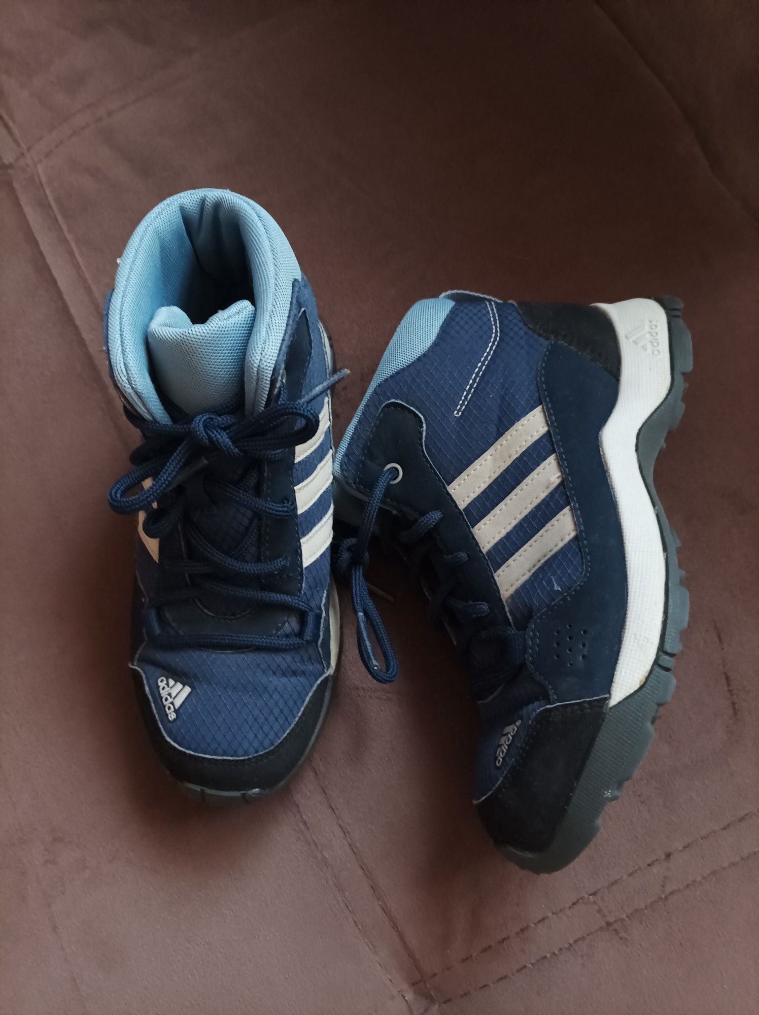 Боти на Adidas сини