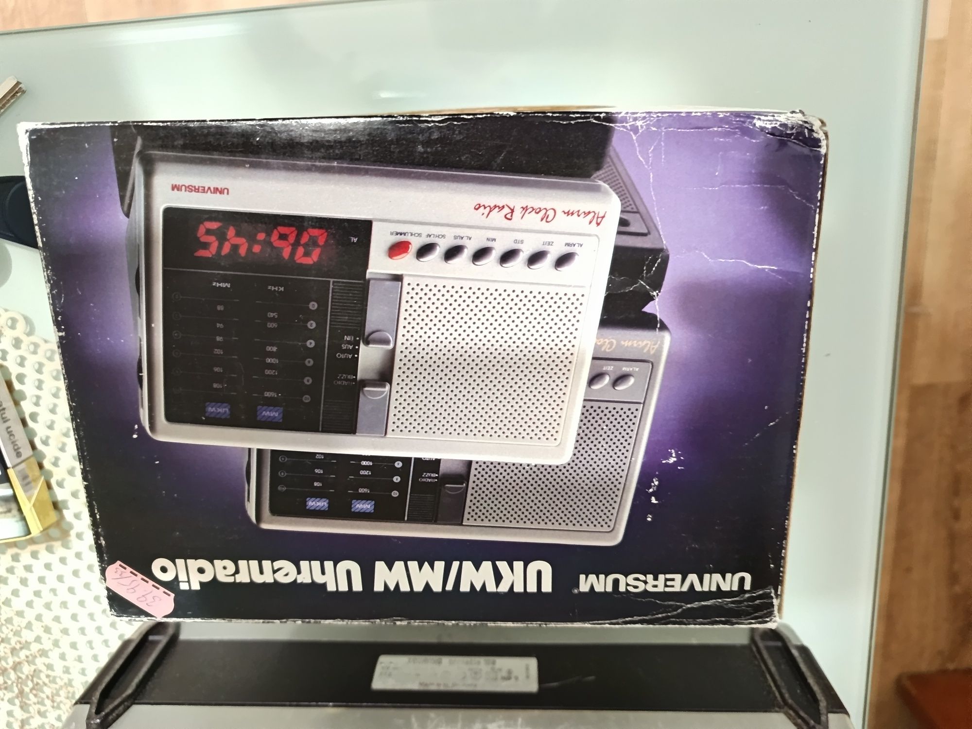 Ceas cu radio alarma universum nou colectie retro