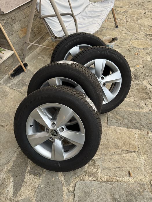 Зимни гуми и джанти 215 60 16 за шкода