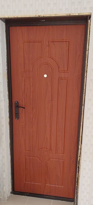 Продам входную дверь
