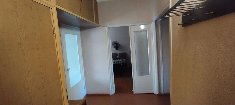 Продаю срочно 2/4/5 Юнусабад 8 60 кв. м цена: 63500 уе у дороги.