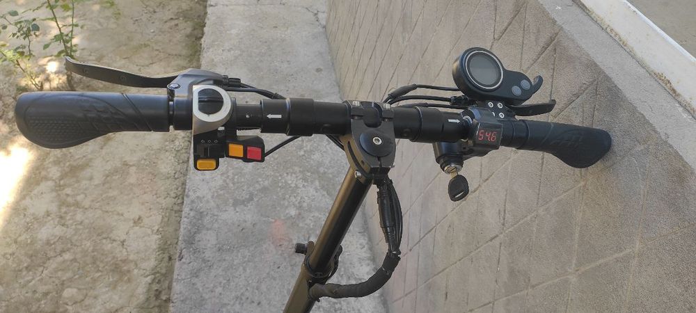 Самокат ва велосипед сотилади