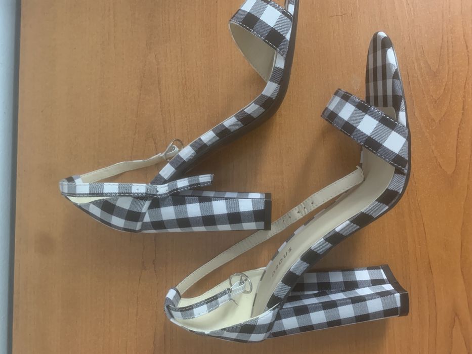 Sandale noi marime 39