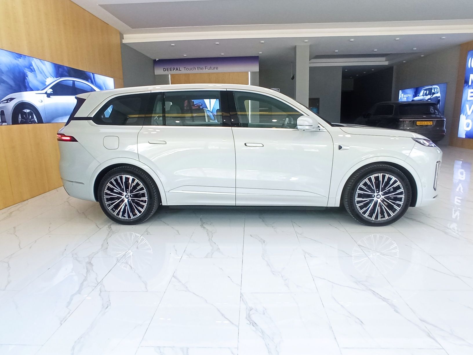 Changan Deepal S09 ofitsialniy avtosalondan 3yillik kafolat bilan