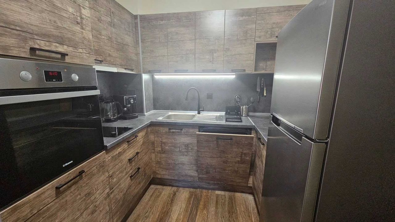 Дава се под наем Тристаен апартамент в Бургас, Сарафово - 105 кв.м за 600 € - Снимка #1
