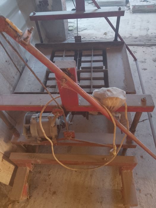 Presa bolțari 25-30 face 4 odată cu vibrare
