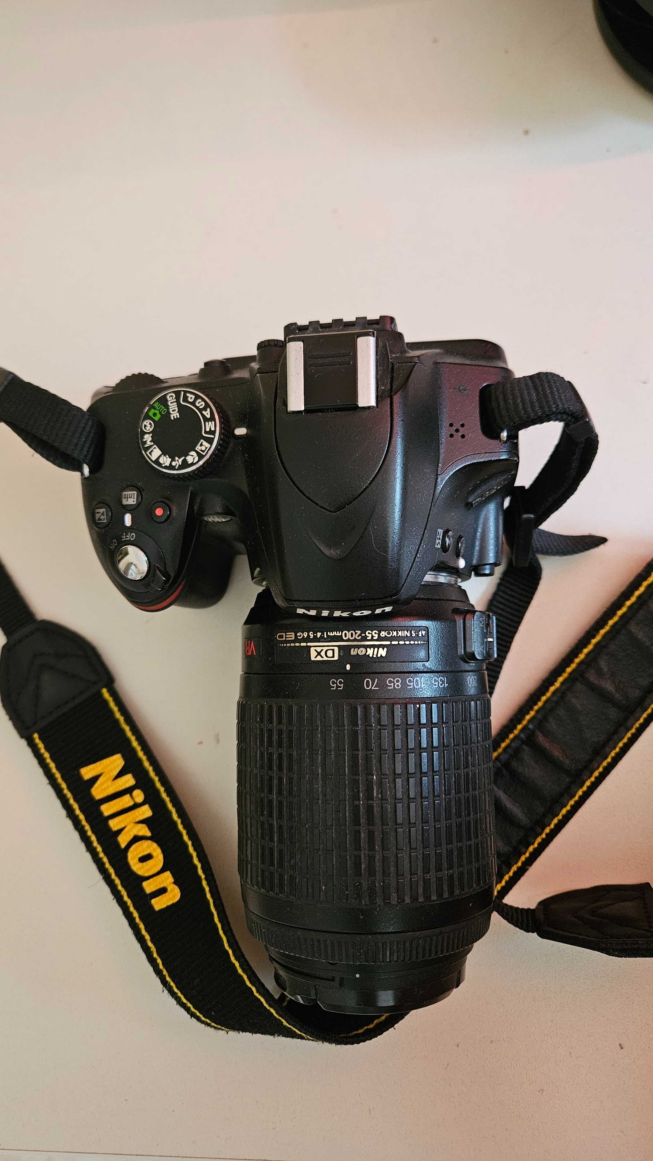 Nikkon D3200 3 обектива + 3 батерии и още.