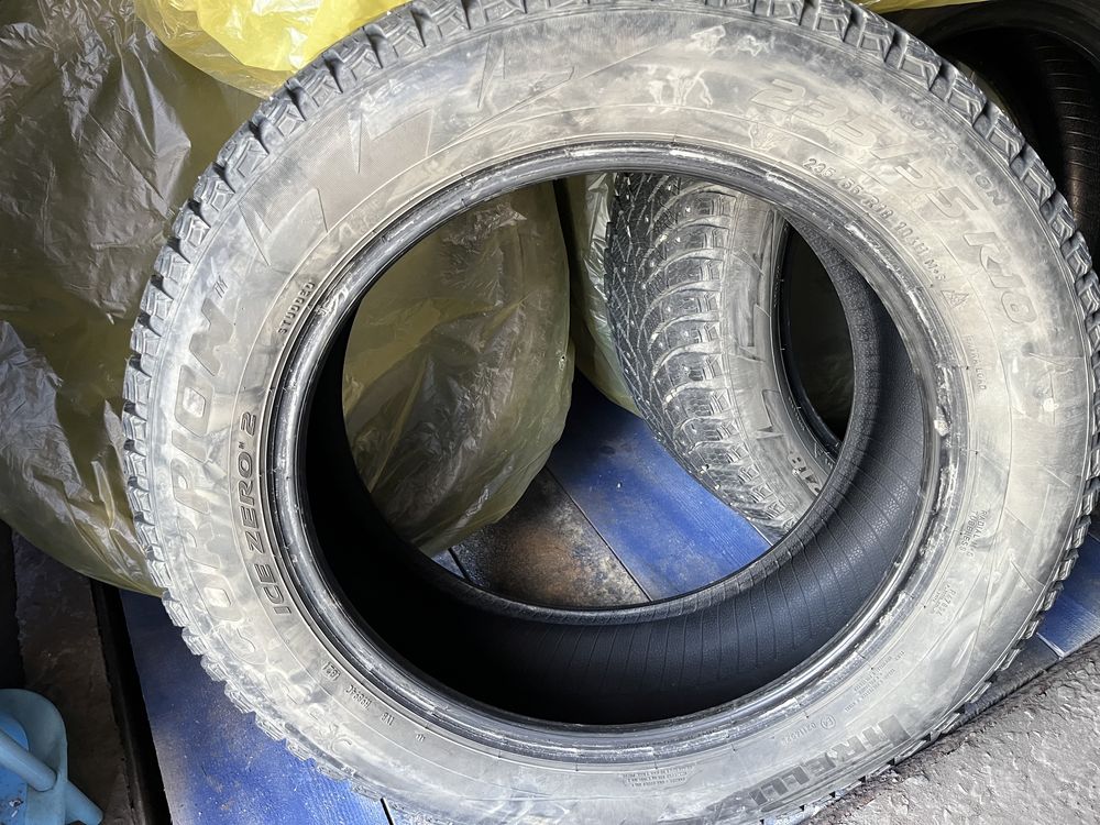 Продам зимние шины Pirelli Scorpion ice zero2