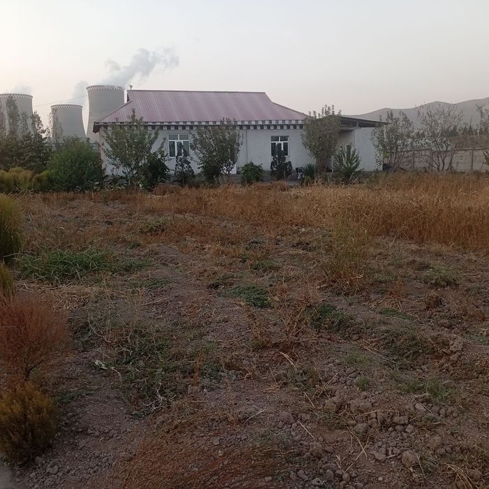 Katta hovli uy sotiladi