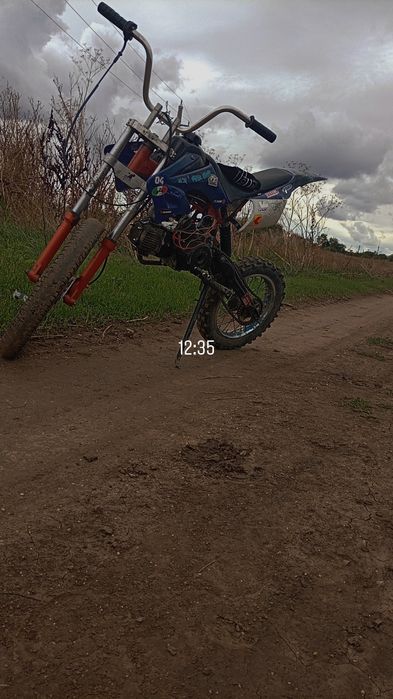 Vând moto cross de 125cc . Sau schimb
