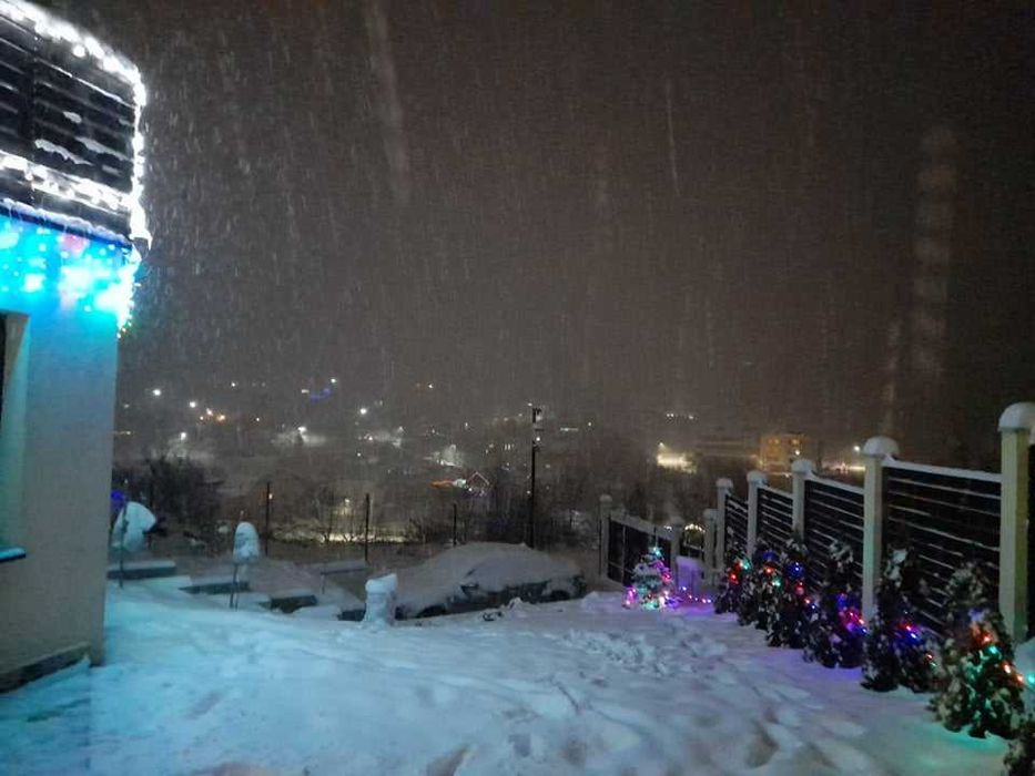 Casa unde diminetile miros a cafea, tei si rasete